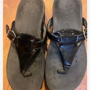 Vionic Thong Sandals Size 7